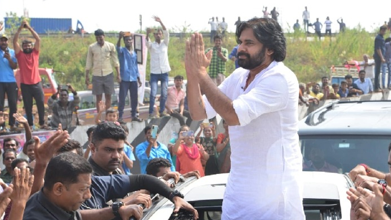 Pawan Kalyan జగననన ఇళల పరత కటలల సకమ పరధన మడక