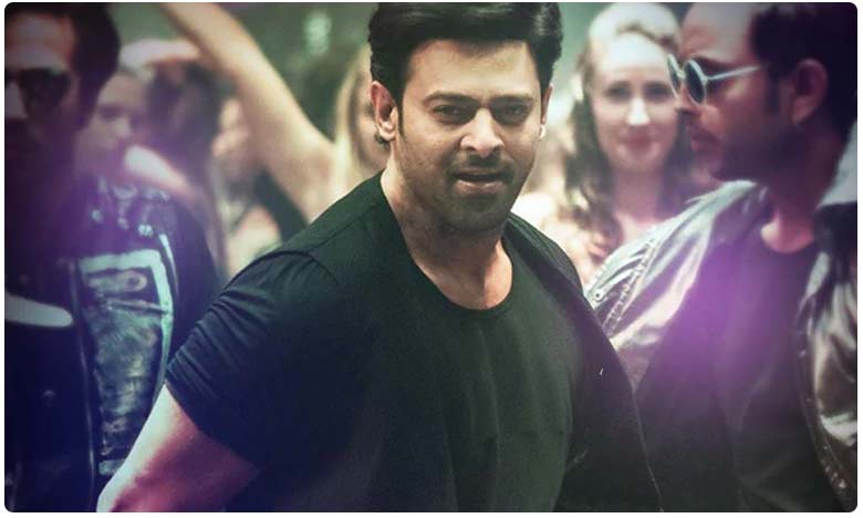 Saaho: గ్రాండ్‌‌గా రిలీజైన సాహో.. థియేటర్ల వద్ద అభిమానుల సందడి