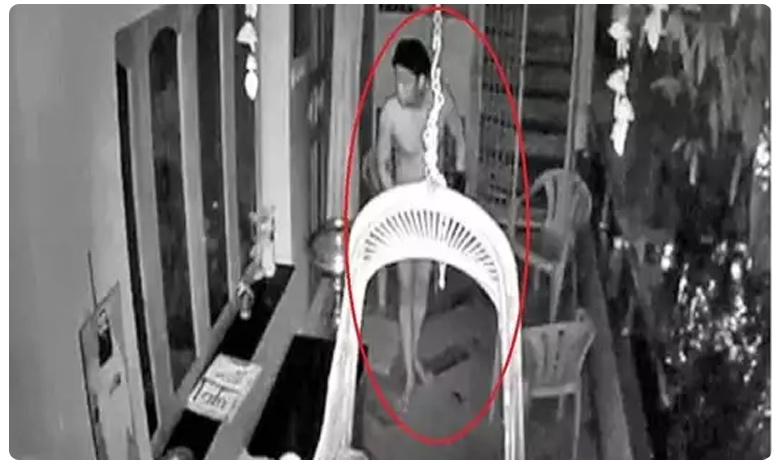 Naked Thief At Vizag - TV9 Telugu