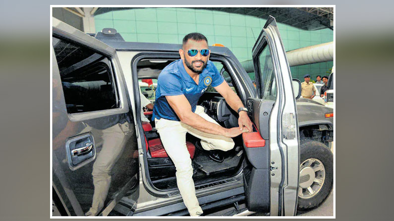 DHONI-HUMMER-CAR