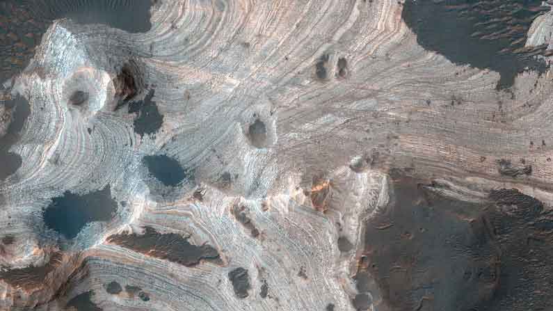 Water Flows On Mars 4