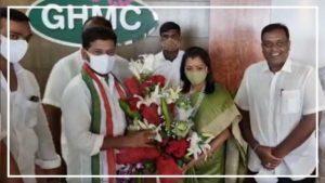 జీహెచ్ఎంసీ కార్యాలయానికి పీసీసీ చీఫ్.. శుభాకాంక్షలు తెలిపిన మేయర్ గద్వాల విజయలక్ష్మి