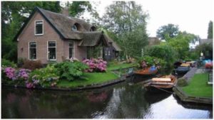 VIRAL PHOTOS : ప్రపంచంలో అత్యంత వింతైన గ్రామాలు..! ఇక్కడి విషయాలు ప్రజలను ఆశ్చర్యానికి గురిచేస్తాయి..