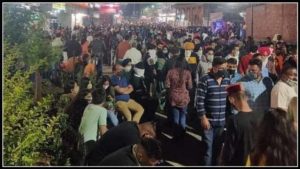 వామ్మో ! ఆ గుంపులను చూస్తే భయమేస్తోంది'..ఆంక్షలు పాటించని జనాల ఫోటోలను షేర్ చేసిన ICMR చీఫ్