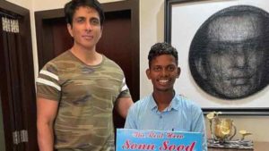 Sonu Sood : సోనుసూద్ కోసం750 కిలోమీటర్లు నడిచి వెళ్లిన వెంకటేష్‌కి గుర్తింపు.. అప్ప్రెసియేషన్ సర్టిఫికెట్, మెడల్‌తో సత్కారం..
