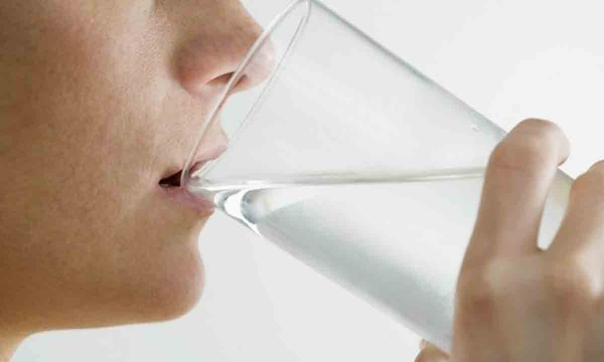 గాజు గ్లాసులో నీళ్లు తాగడం వల్ల అద్భుత ప్రయోజనాలు..! తెలిస్తే అస్సలు  వదలరు.. - Telugu News | Amazing benefits of drinking water in a glass | TV9  Telugu