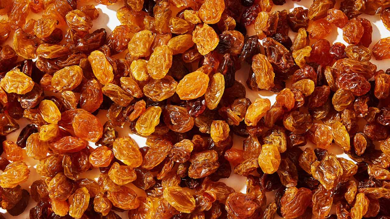 Raisins Side effects ఎండుద్రాక్ష ఎక్కువగా తింటున్నారా? ఈ ప్రమాదం
