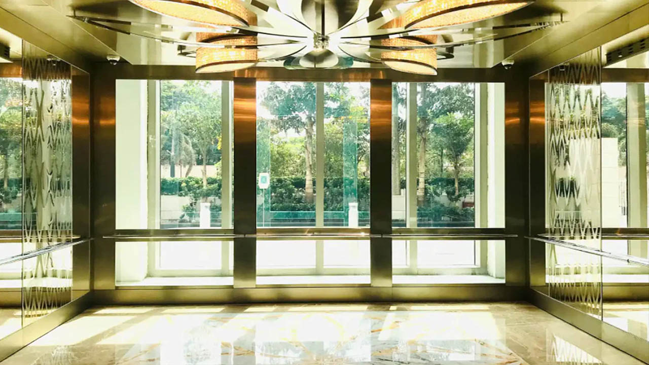 World's Largest Elevator ప్రపంచంలోనే పెద్ద ప్యాసింజర్ ఎలివేటర్