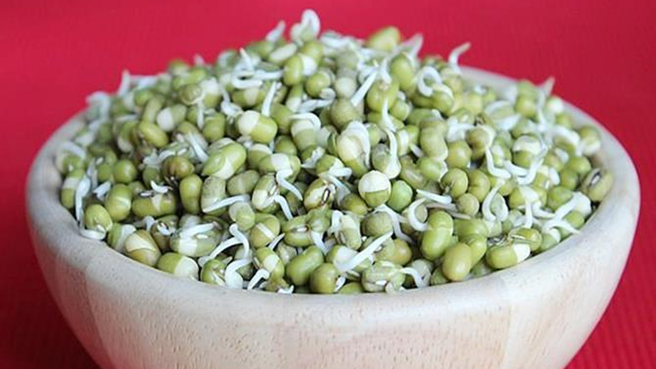 5-health-benefits-of-having-sprouted-moong