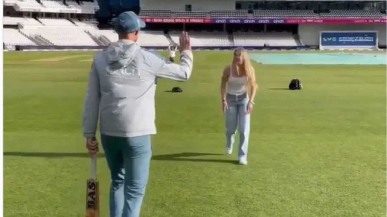 Watch Video జో రూట్‌ను క్లీన్ బౌల్డ్ చేసిన ఇంగ్లండ్ మాజీ కెప్టెన్