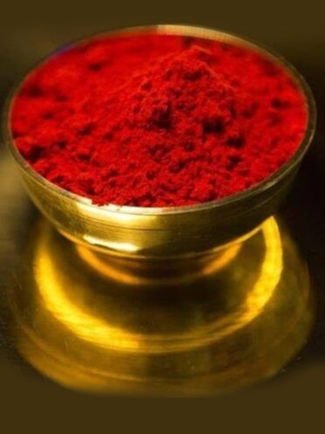 కుంకుమను నుదుట ఎందుకు పెట్టుకుంటారు మీకు తెలుసా.. TV9 Telugu Why