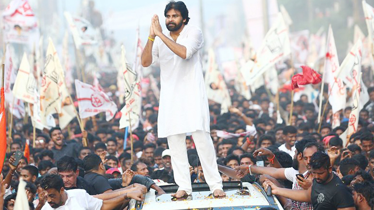 Vizag: అటువైపు వైసీపీ గర్జన.. ఇటు సేనాని రోడ్ షో.. ఏది సక్సెస్ అవుతుందో.. | TV9 Telugu