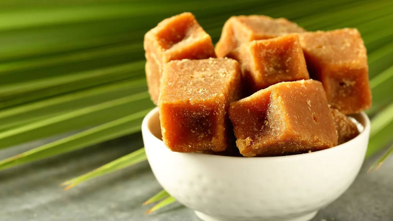 Benefits of jaggery Eating jaggery like this has amazing health benefits.. especially during